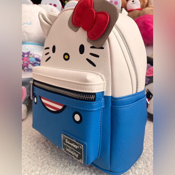 SOLD NWT CLASSIC HELLO KITTY LOUNGEFLY BACKPACK! PERFECT CONDITION - Picture 4 of 10